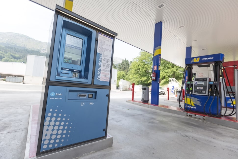 Máquina automática de pago en la Gasolinera Low Cost Urkide